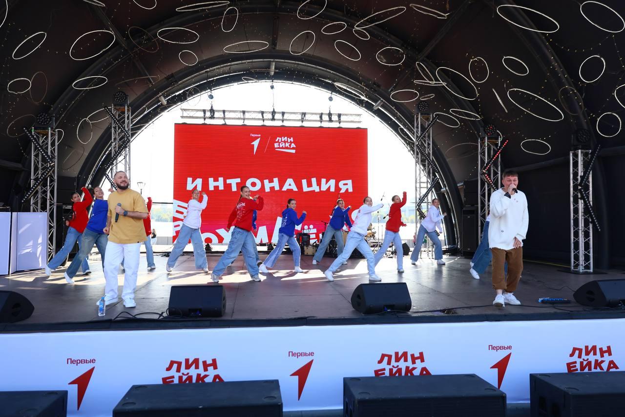 Фото «Хочется хейта публики»: группа «Интонация» зажгла на Михайловской набережной и дала интервью юнкорам 7